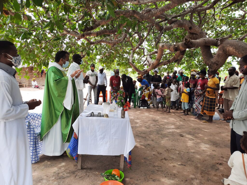 On Sunday, January 23rd, MSCs in Metuge, Mozambique, celebrated confessions, baptisms, First Holy Communions, and the marriages of two couples.
