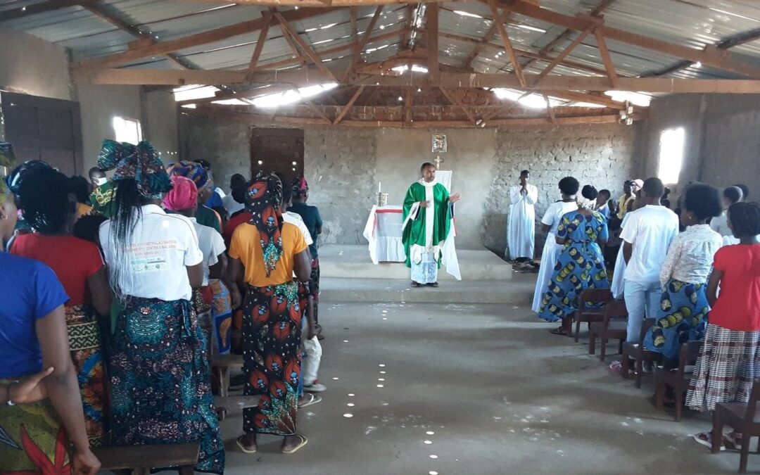 Sharing the sacraments in the Holy Baquita community on our Mozambique mission